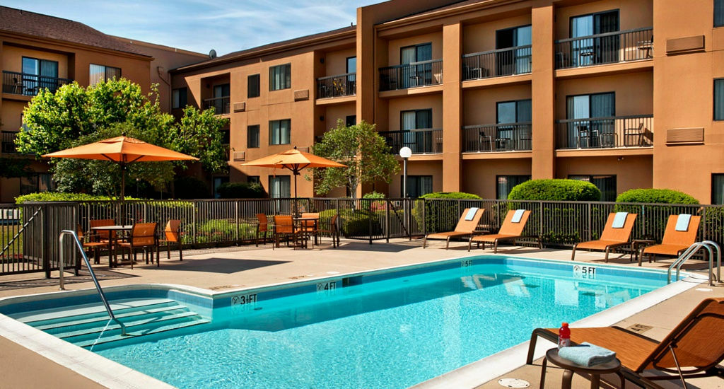 Courtyard By Marriott Fayetteville Exterior foto